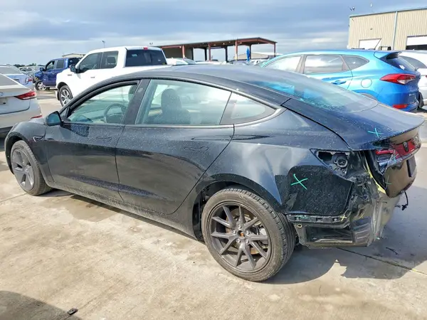 5YJ3E1EA0PF433402 2023 TESLA MODEL 3 - Image 2