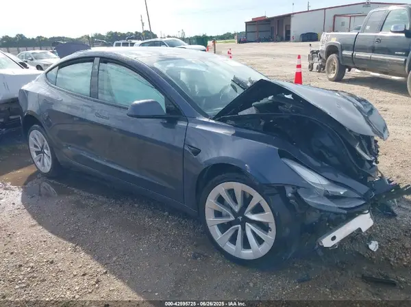 5YJ3E1EA0PF438499 2023 TESLA MODEL 3 - Image 1