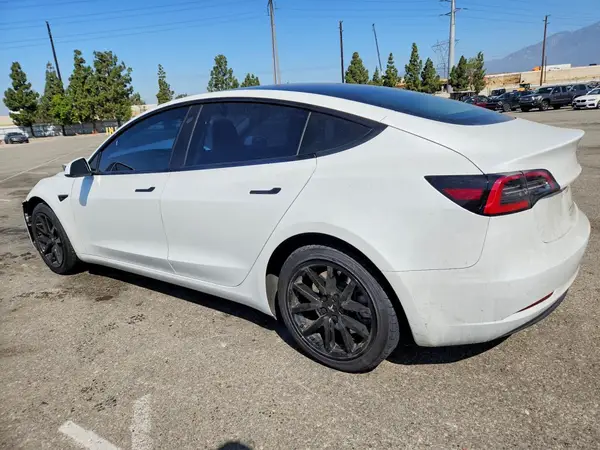 5YJ3E1EA0PF453441 2023 TESLA MODEL 3 - Image 2