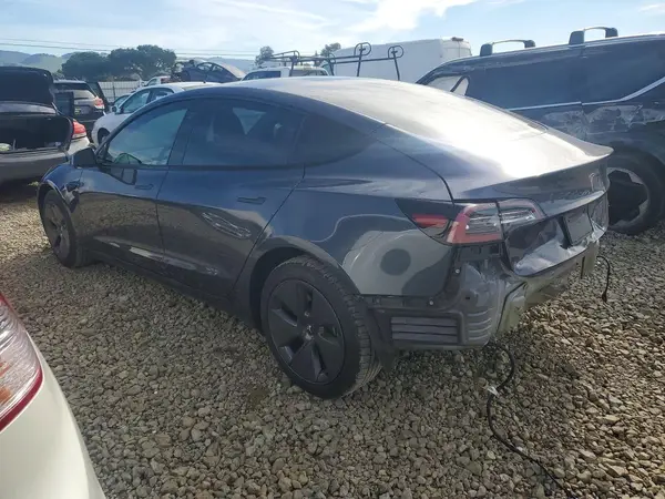 5YJ3E1EA0PF457697 2023 TESLA MODEL 3 - Image 2