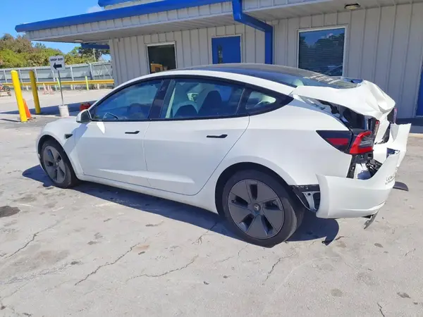 5YJ3E1EA0PF600941 2023 TESLA MODEL 3 - Image 2