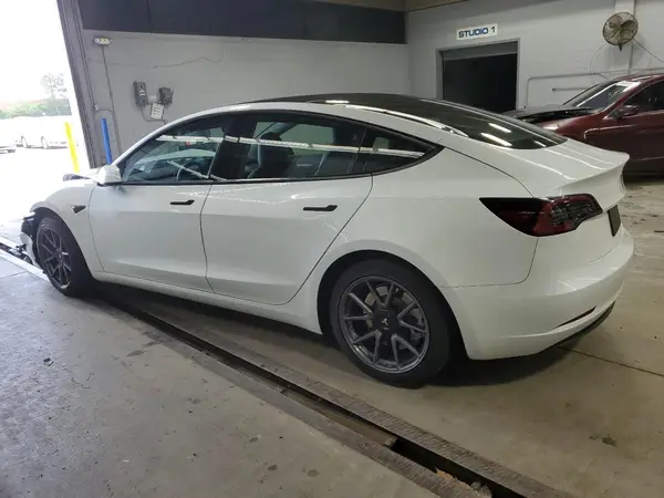 5YJ3E1EA0PF606982 2023 TESLA MODEL 3 - Image 2