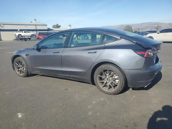 5YJ3E1EA0PF623765 2023 TESLA MODEL 3 - Image 2
