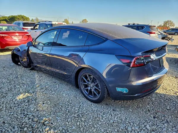 5YJ3E1EA0PF656037 2023 TESLA MODEL 3 - Image 2