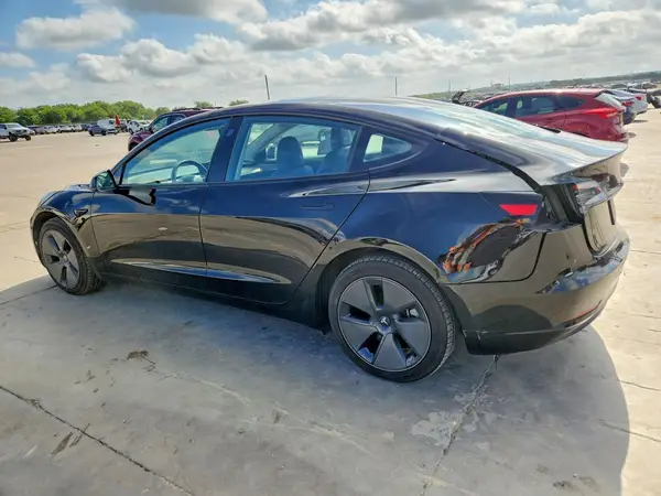 5YJ3E1EA0PF660220 2023 TESLA MODEL 3 - Image 2