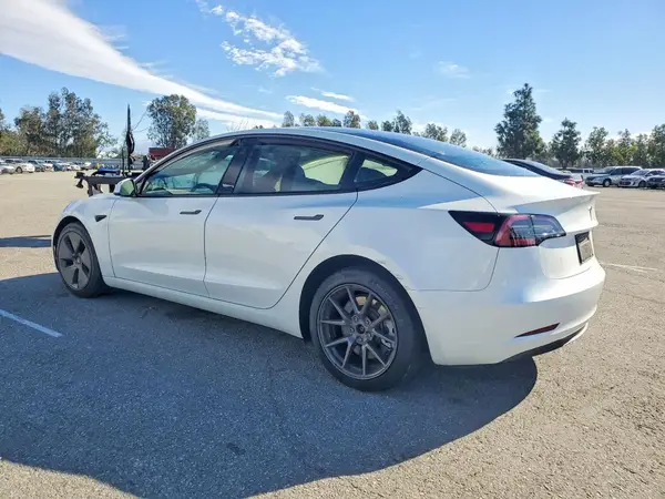 5YJ3E1EA0PF706712 2023 TESLA MODEL 3 - Image 2