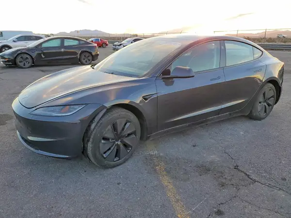 5YJ3E1EA0RF727627 2024 TESLA MODEL 3 - Image 1