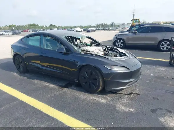 5YJ3E1EA0RF748073 2024 TESLA MODEL 3 - Image 1
