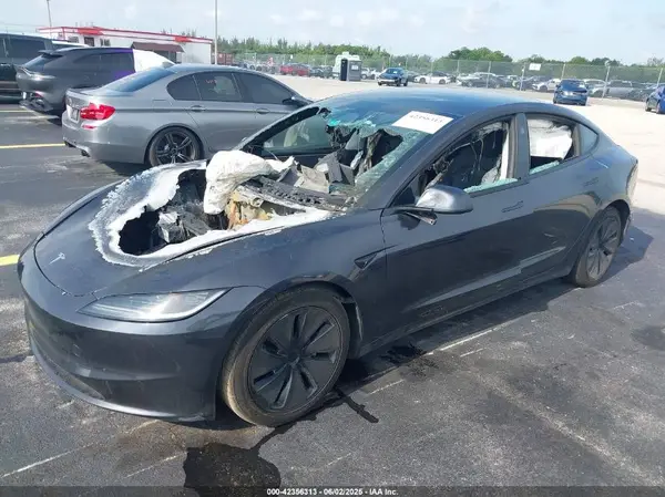 5YJ3E1EA0RF748073 2024 TESLA MODEL 3 - Image 2