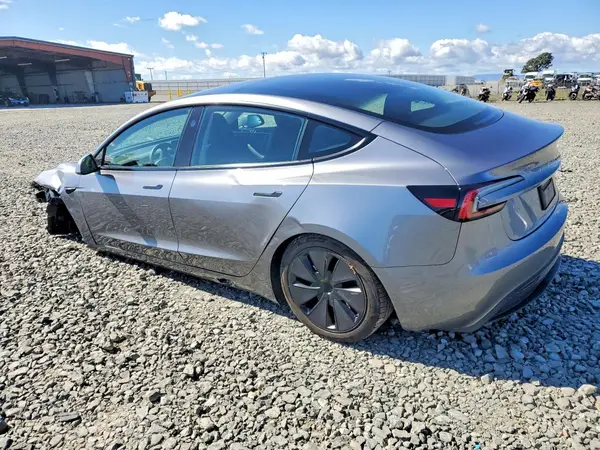 5YJ3E1EA0RF863692 2024 TESLA MODEL 3 - Image 2