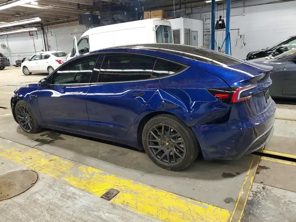 5YJ3E1EA0SF005399 2025 TESLA MODEL 3 - Image 2