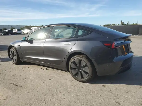 5YJ3E1EA0SF010683 2025 TESLA MODEL 3 - Image 2
