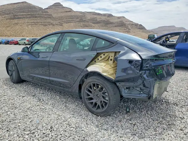5YJ3E1EA0SF011168 2025 TESLA MODEL 3 - Image 2