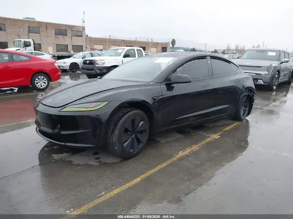 5YJ3E1EA0SF018962 2025 TESLA MODEL 3 - Image 2