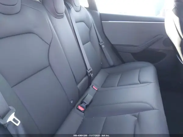 5YJ3E1EA0SF021585 2025 TESLA MODEL 3 - Image 8