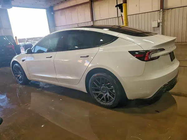 5YJ3E1EA0SF034692 2025 TESLA MODEL 3 - Image 2