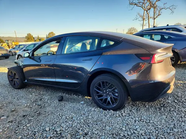5YJ3E1EA0SF036734 2025 TESLA MODEL 3 - Image 2