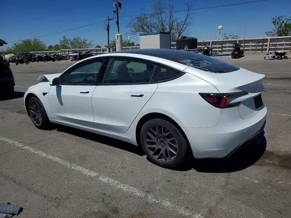 5YJ3E1EA0SF038239 2025 TESLA MODEL 3 - Image 2
