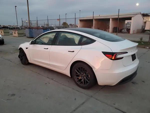 5YJ3E1EA0SF043361 2025 TESLA MODEL 3 - Image 2