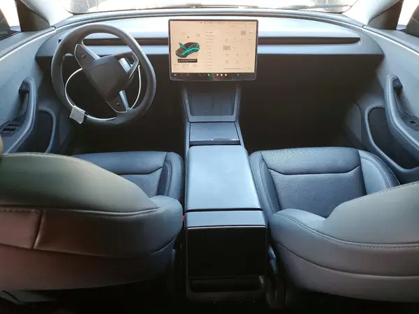 5YJ3E1EA0SF043778 2025 TESLA MODEL 3 - Image 8