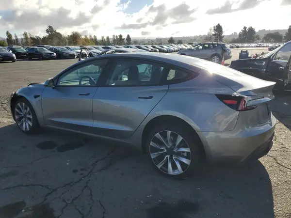 5YJ3E1EA0SF043974 2025 TESLA MODEL 3 - Image 2