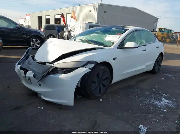 5YJ3E1EA0SF044638 2025 TESLA MODEL 3 - Image 2