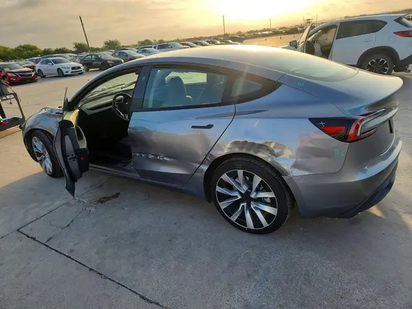 5YJ3E1EA0SF054537 2025 TESLA MODEL 3 - Image 2