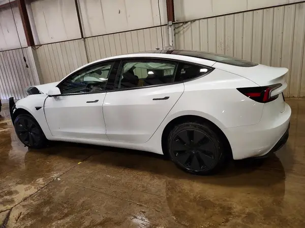 5YJ3E1EA0SF056269 2025 TESLA MODEL 3 - Image 2