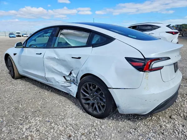 5YJ3E1EA0SF056675 2025 TESLA MODEL 3 - Image 2