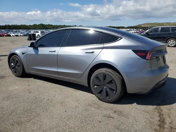 5YJ3E1EA0SF063321 2025 TESLA MODEL 3 - Image 2