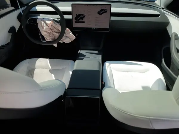 5YJ3E1EA0SF063321 2025 TESLA MODEL 3 - Image 8