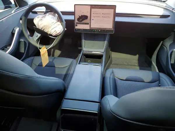 5YJ3E1EA0SF069748 2025 TESLA MODEL 3 - Image 8