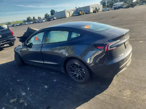 5YJ3E1EA0SF080555 2025 TESLA MODEL 3 - Image 2