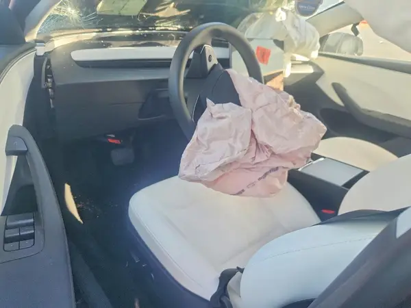 5YJ3E1EA0SF080555 2025 TESLA MODEL 3 - Image 8