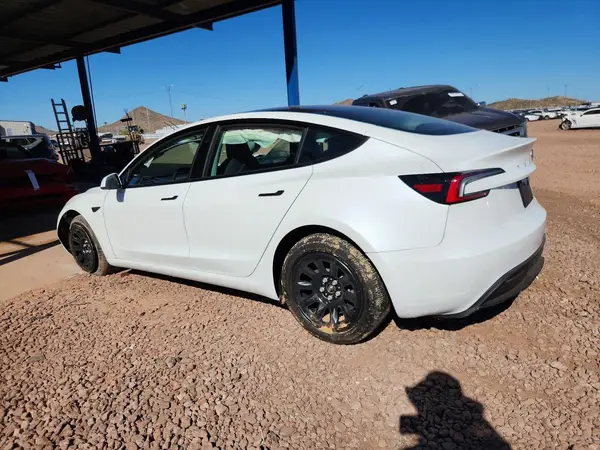 5YJ3E1EA0SF137126 2025 TESLA MODEL 3 - Image 2