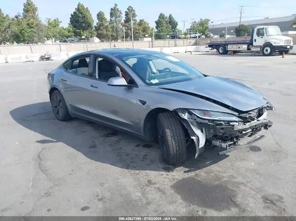 5YJ3E1EA0SF873824 2025 TESLA MODEL 3 - Image 1