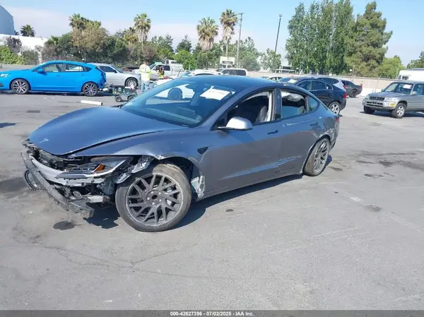 5YJ3E1EA0SF873824 2025 TESLA MODEL 3 - Image 2