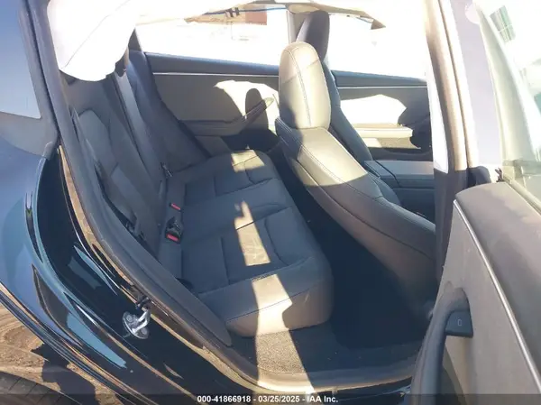 5YJ3E1EA0SF883396 2025 TESLA MODEL 3 - Image 8