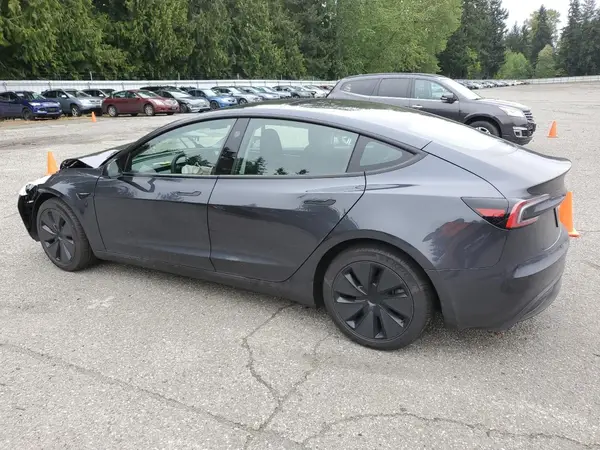 5YJ3E1EA0SF886928 2025 TESLA MODEL 3 - Image 2