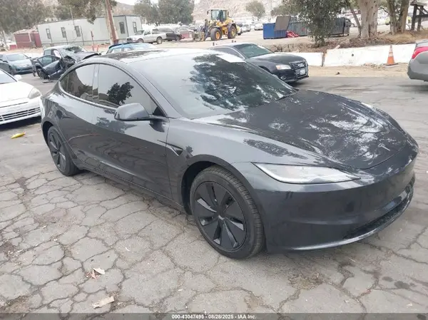 5YJ3E1EA0SF901850 2025 TESLA MODEL 3 - Image 1