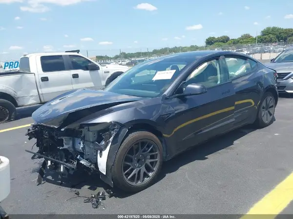 5YJ3E1EA0SF903825 2025 TESLA MODEL 3 - Image 2
