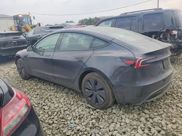 5YJ3E1EA0SF909172 2025 TESLA MODEL 3 - Image 2