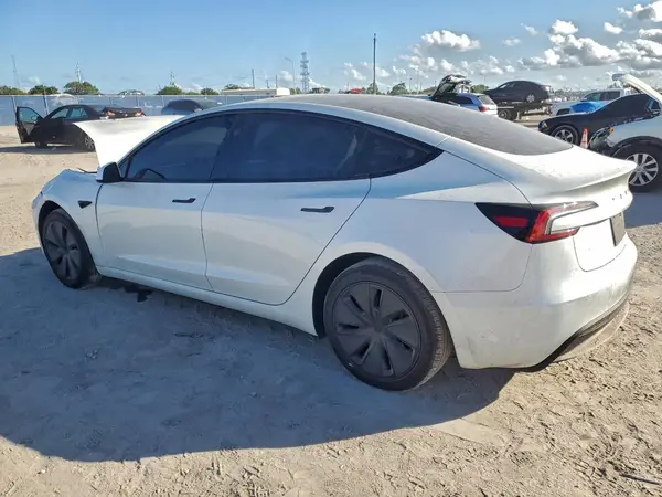 5YJ3E1EA0SF915358 2025 TESLA MODEL 3 - Image 2