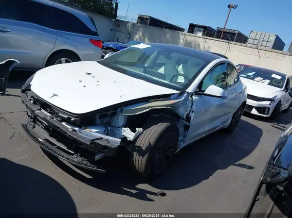 5YJ3E1EA0SF918714 2025 TESLA MODEL 3 - Image 2