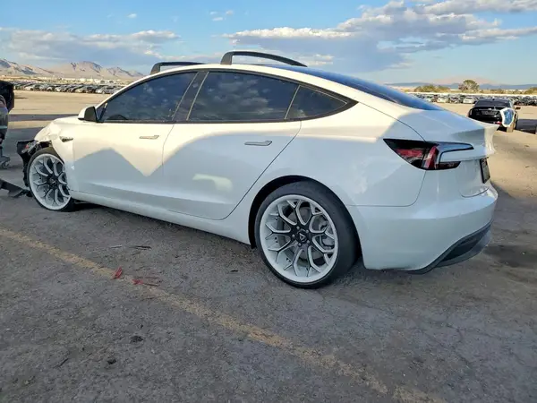 5YJ3E1EA0SF928997 2025 TESLA MODEL 3 - Image 2
