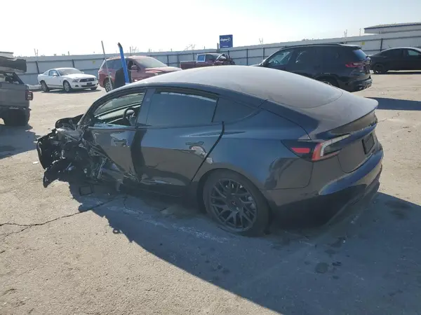 5YJ3E1EA0SF930913 2025 TESLA MODEL 3 - Image 2