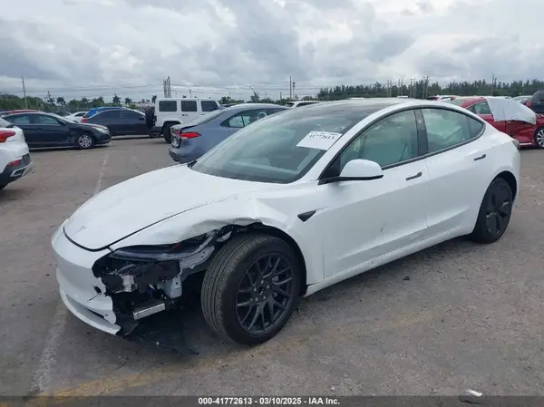 5YJ3E1EA0SF932385 2025 TESLA MODEL 3 - Image 2
