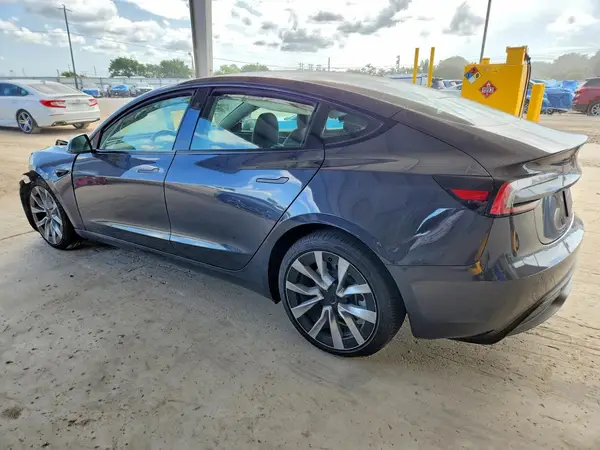 5YJ3E1EA0SF933889 2025 TESLA MODEL 3 - Image 2