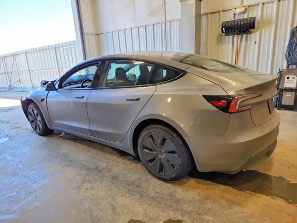 5YJ3E1EA0SF964933 2025 TESLA MODEL 3 - Image 2
