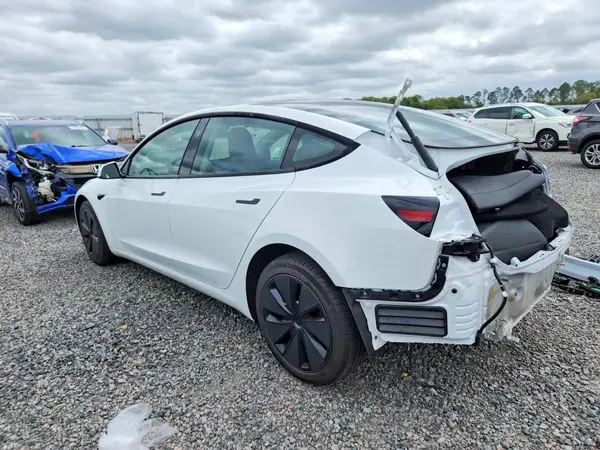 5YJ3E1EA0SF974362 2025 TESLA MODEL 3 - Image 2